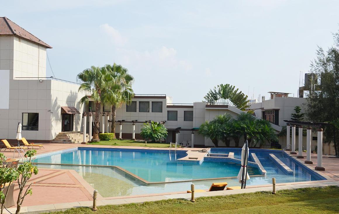 คอตต้อน คันทรี คลับ แอนด์ รีสอร์ต Hotel ฮูบลิ ภายนอก รูปภาพ