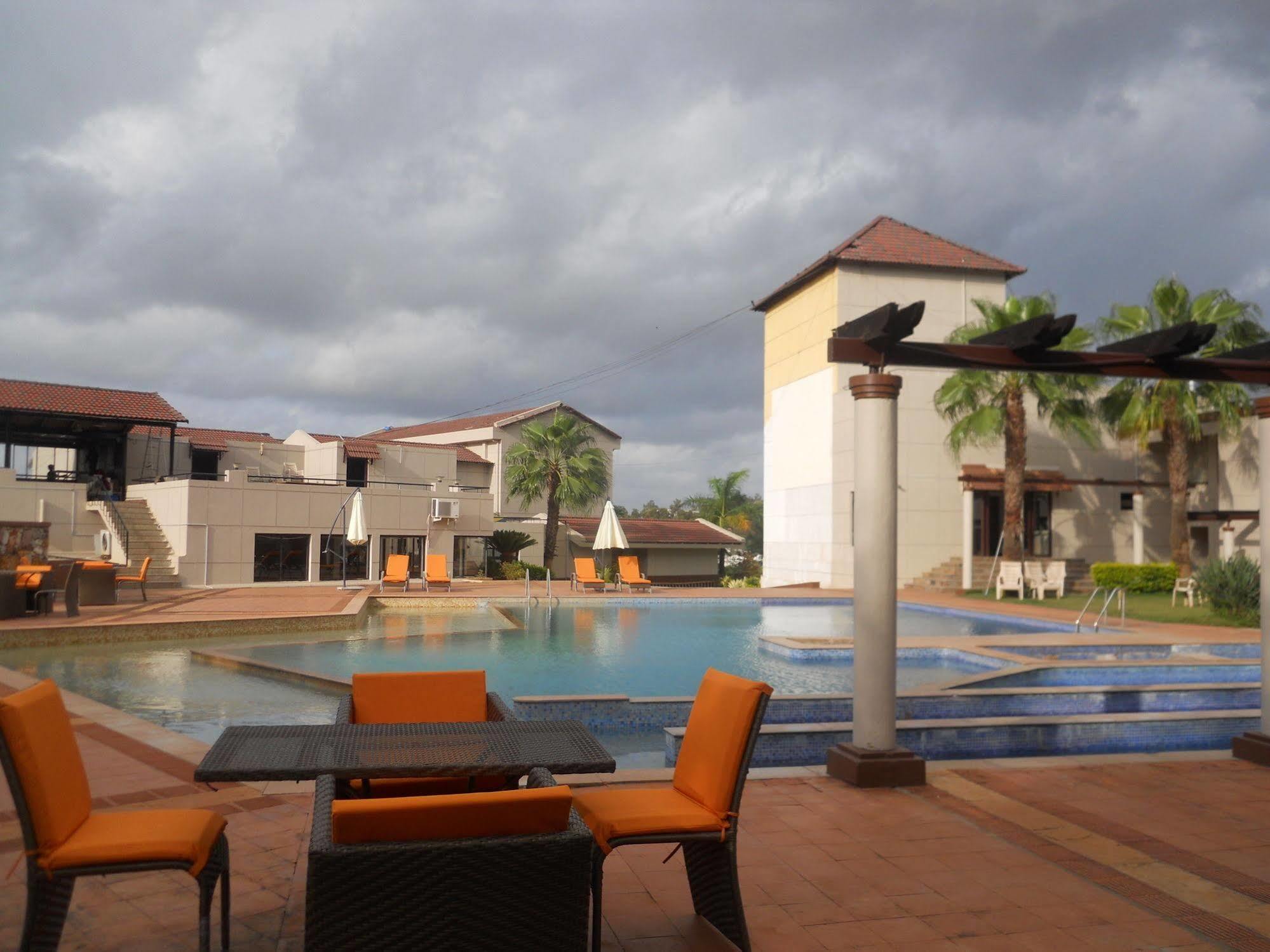 คอตต้อน คันทรี คลับ แอนด์ รีสอร์ต Hotel ฮูบลิ ภายนอก รูปภาพ